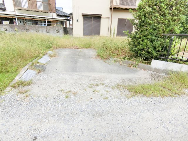 間宮邸の駐車場