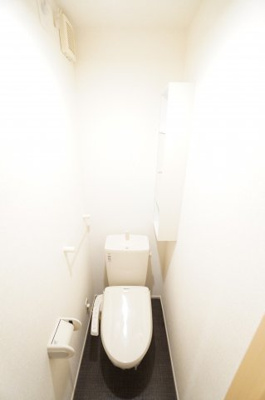 【トイレ】 | ルミエール | ※同物件・反転タイプの写真です。