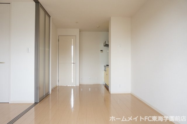 熊本市北区龍田６丁目のアパートの居間・リビング