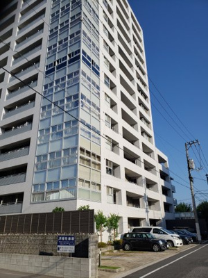 【外観】 | アーバンビュー白島コンフォートパーク | 敷地内に駐車場有り　2台目から月額半額（ロールーフに限る）