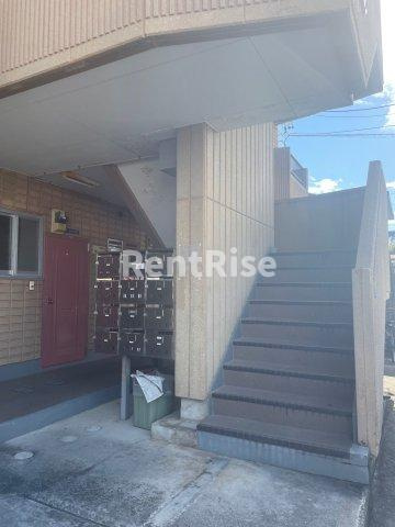 国府宮マンションのエントランス