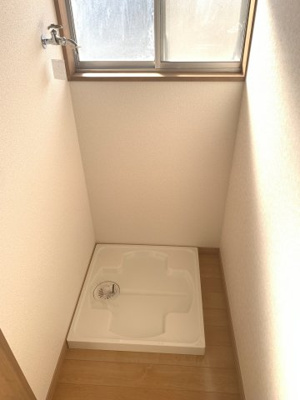 【設備】 | 汐屋町貸家 | 洗濯機置き場は室内にあります。