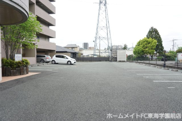 菊池郡菊陽町大字津久礼の賃貸マンションの駐車場