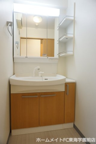 菊池郡菊陽町大字津久礼の賃貸マンションの独立洗面台