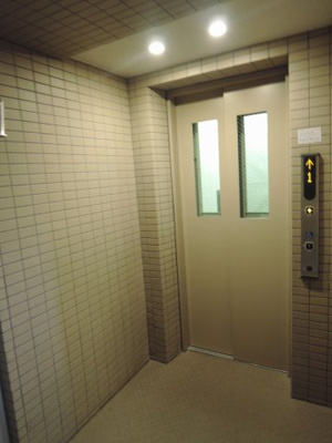 【その他共用部分】 | クレストフォルム日吉サウスウィング | お買い物時やベビーカーの出し入れに便利なエレベーター付です。