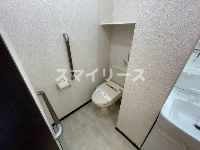 レインボーのトイレ