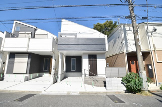 【外観】 | 充実の設備仕様で快適な住環境！徒歩圏内に商業施設があり、毎日のお買い物が快適！