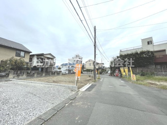 【前面道路含む現地写真】