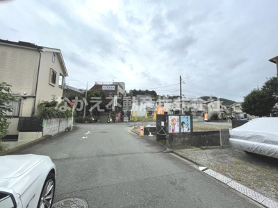 【前面道路含む現地写真】 | 仲介手数料無料　日野市南平８丁目新築戸建て２棟　２号棟