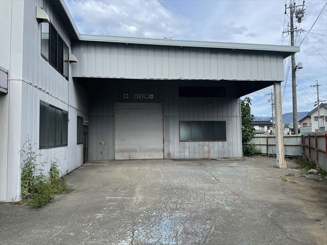 伊那市山寺　貸事務所・倉庫の駐車場