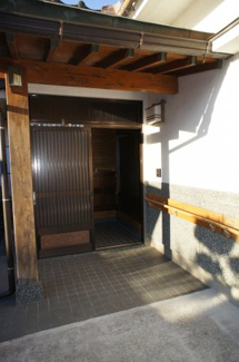【玄関】 | 髙瀬本町貸家 | シンプルで使いやすい玄関です