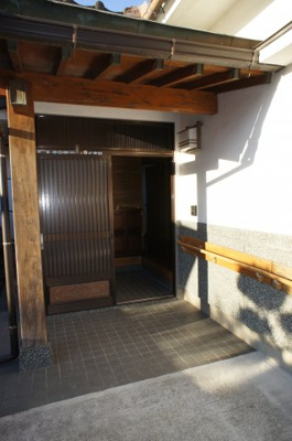 【玄関】 | 髙瀬本町貸家 | シンプルで使いやすい玄関です