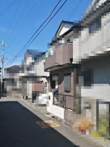 岸和田市八阪町2丁目　テラスハウスの前面道路含む現地写真