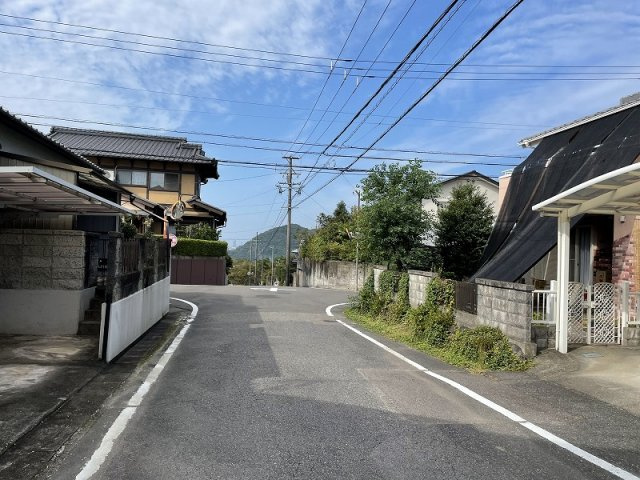 各務原市尾崎南町1丁目の前面道路含む現地写真