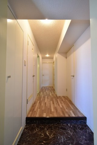 アンビション難波WESTの玄関
