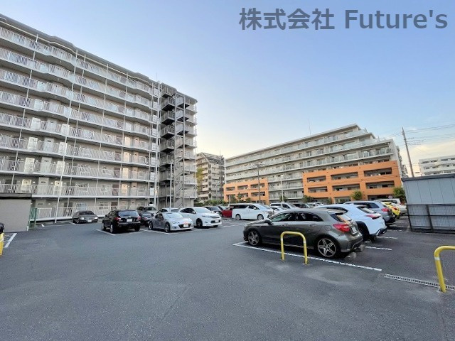 ローズタウン草加B棟の駐車場|駐車場の写真になります。