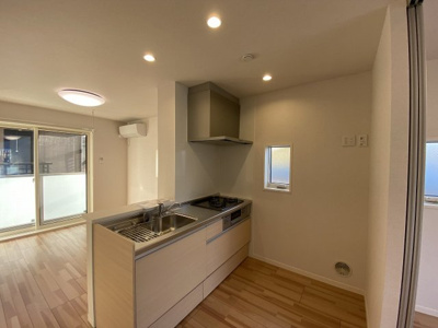 【キッチン】 | エスタシオン【SHM】 | 3口/グリル付きシステムキッチンです☆