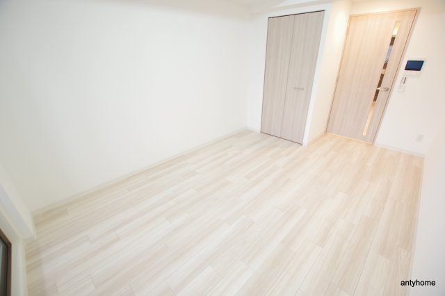 ワールドアイ難波南PORTA 仲介手数料無料の洋室