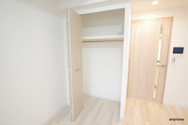 ワールドアイ難波南PORTA 仲介手数料無料の収納