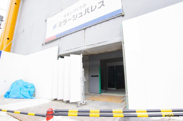 ワールドアイ難波南PORTA 仲介手数料無料のエントランス