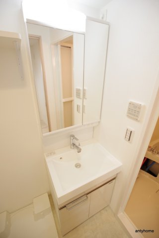 ワールドアイ難波南PORTA 仲介手数料無料の洗面所