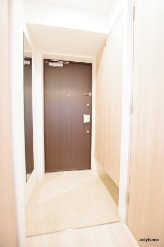 ワールドアイ難波南PORTA 仲介手数料無料の玄関