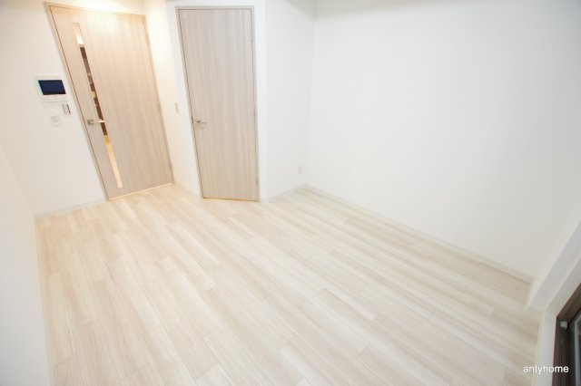 ワールドアイ難波南PORTA 仲介手数料無料の洋室