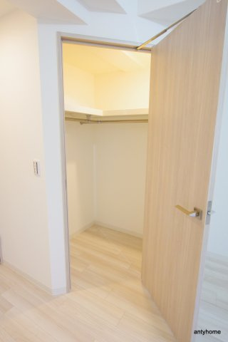 ワールドアイ難波南PORTA 仲介手数料無料の収納