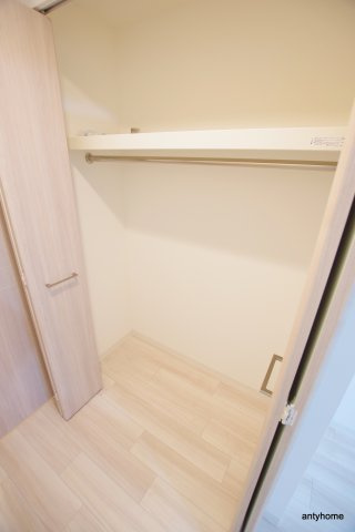 ワールドアイ難波南PORTA 仲介手数料無料の収納