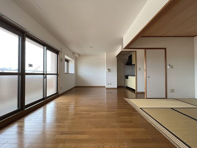 ジュピターの居間・リビング|ゆったりとしたリビングです
※間取り反転の場合あり、内装が若干異なる場合がございます