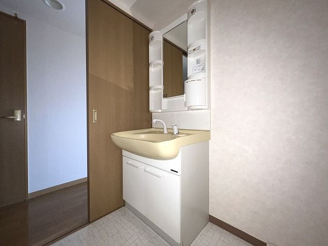 ジュピターの独立洗面台|独立洗面台、朝の身支度には欠かせません
※間取り反転の場合あり、内装が若干異なる場合がございます