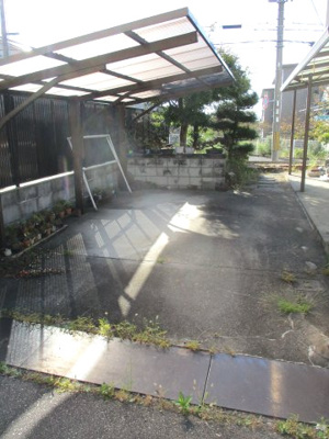 【駐車場】 | 神戸市須磨区友が丘1丁目中古戸建 | カーポートがございます。大切なお車を雨から守ります。