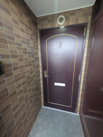 ラフィネ鷺沼の玄関