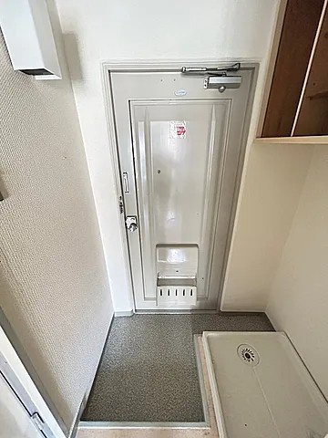 山手ダイヤハイツの玄関