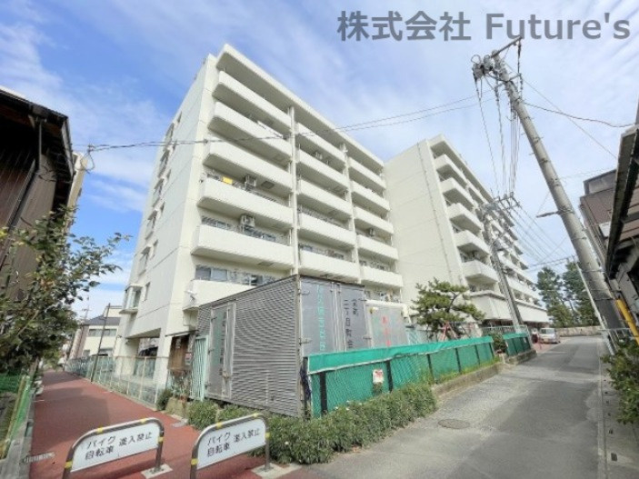 ストーク草加二番館の外観|伊勢崎線「獨協大学前」駅から徒歩8分！
新規リノベーション中古マンションです。