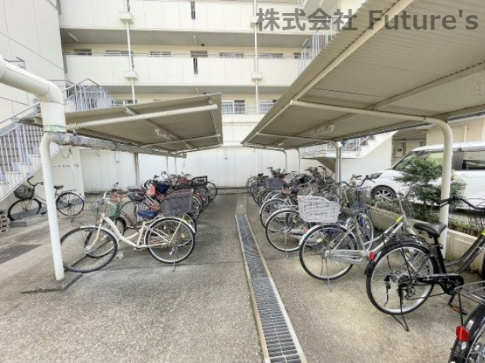 ストーク草加二番館の駐車場|敷地内駐輪スペース