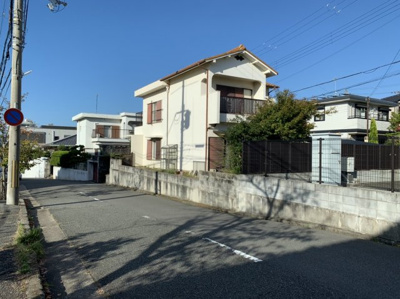 【外観】 | 神戸市須磨区友が丘1丁目売り土地 | 当該物件側に歩道がないので、のぞかれる心配はいりません。