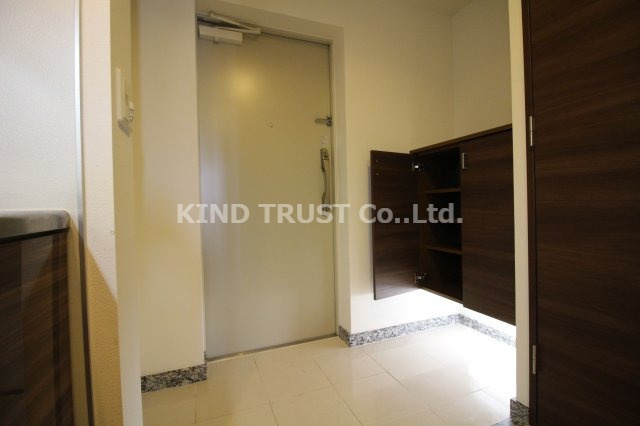 レジュールアッシュ梅田北の玄関|落ち着いた玄関です