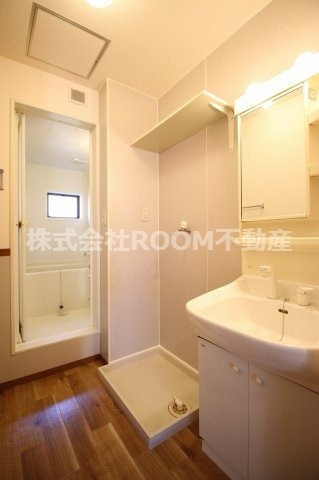 シャルマンコートの洗面所|明るい洗面所です