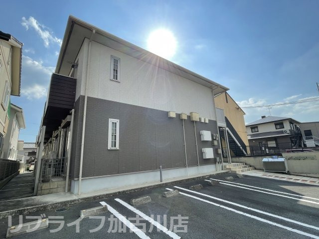 リヴェールの駐車場
