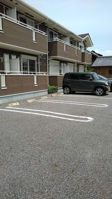 コルソプレッソの駐車場