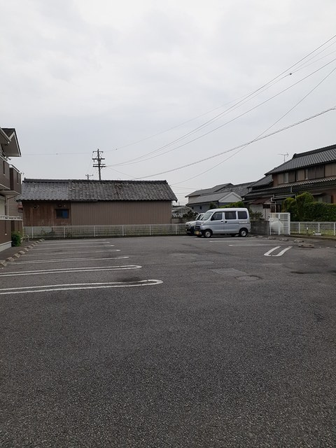 コルソプレッソの駐車場
