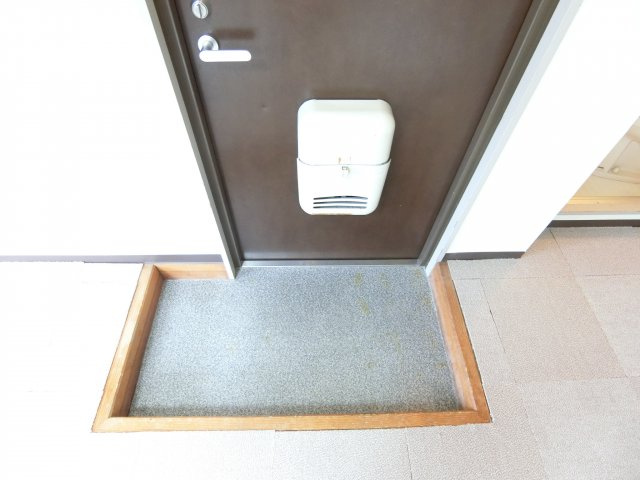 エステート松葉喜志ビルの玄関