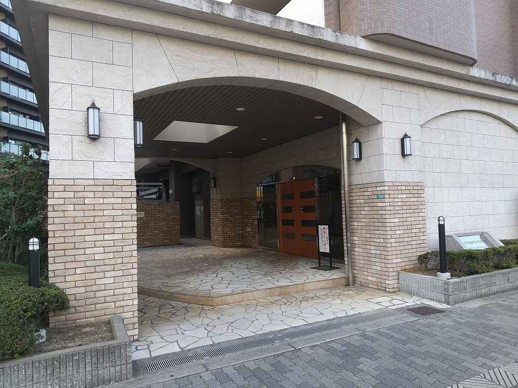 セントラルパレス大今里ステーションアヴェニューのエントランス|防犯カメラ・オートロック付きで安心