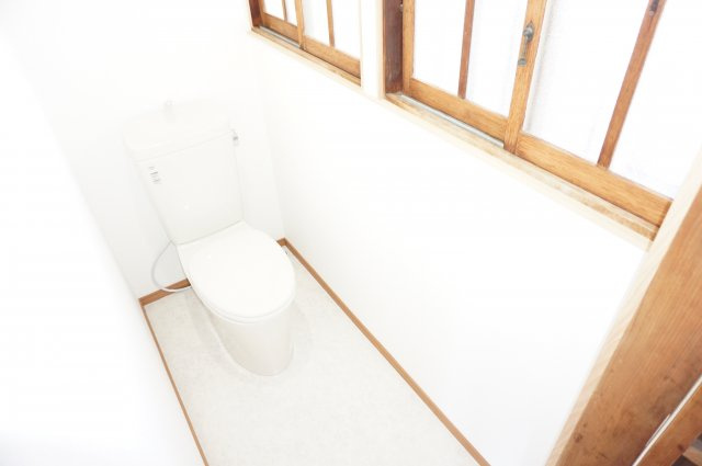 【トイレ】 | 岸本文化 | 明るく奥行のある便利な様式トイレです。