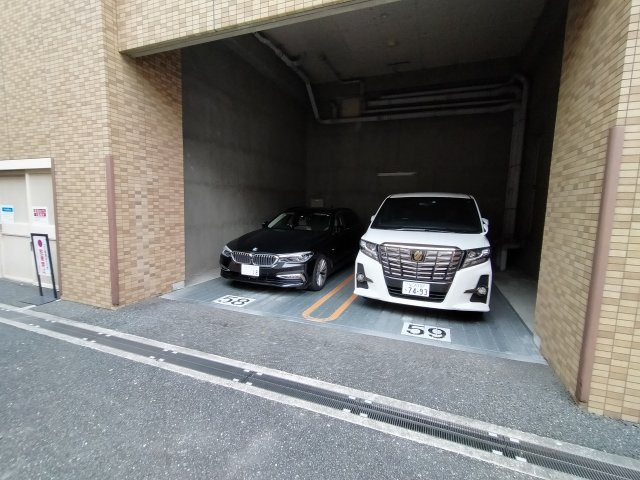 グランディア深江橋ガーデンズの駐車場|敷地内駐車場です。