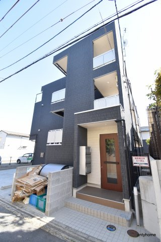 リブリ江坂　仲介手数料無料の外観