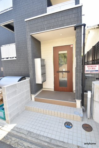 リブリ江坂　仲介手数料無料のエントランス