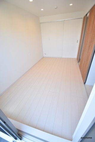 リブリ江坂　仲介手数料無料の洋室