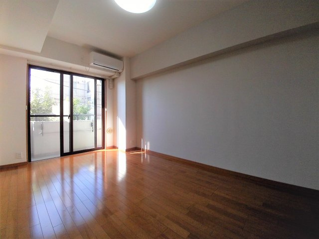 【寝室】 | アヴァン文京小日向 | 南西向きで日当たり良好です♪